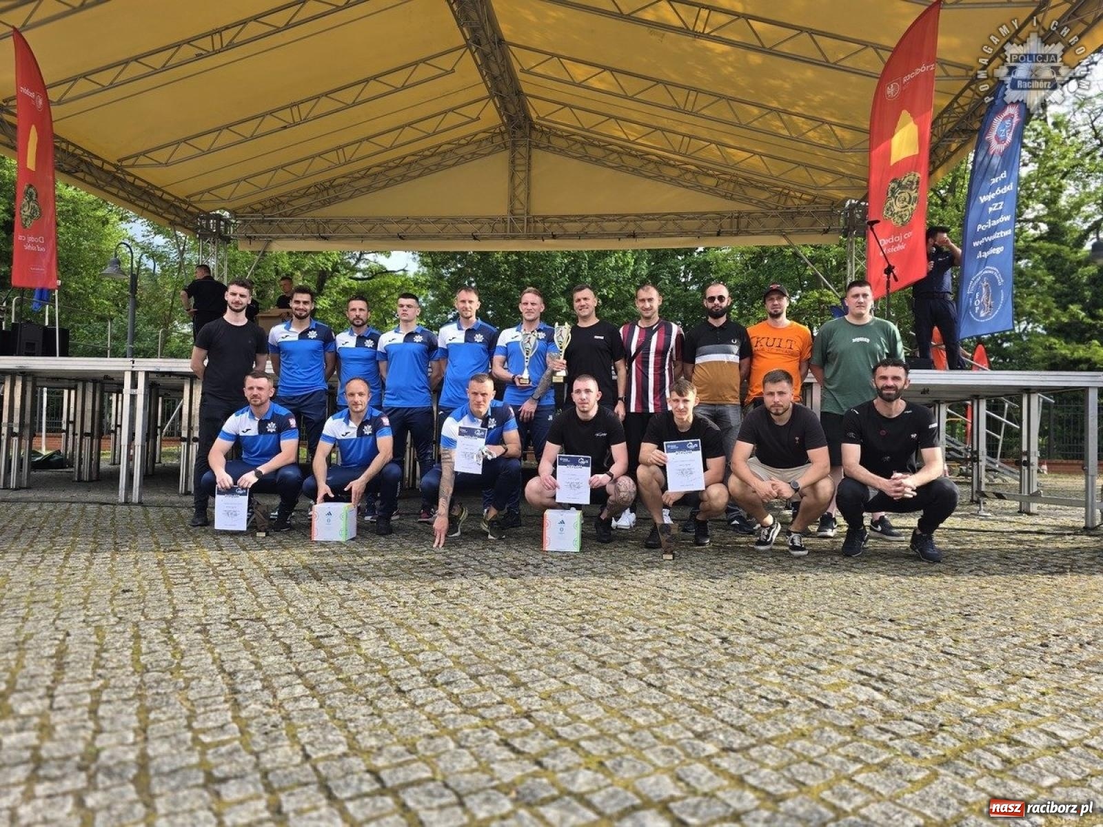 Zdjęcie w galerii na portalu naszraciborz.pl: Piłkarskie zmagania śląskich policjantów na stadionie przy Zamkowej [FOTO i WIDEO] wiadomości z regionu