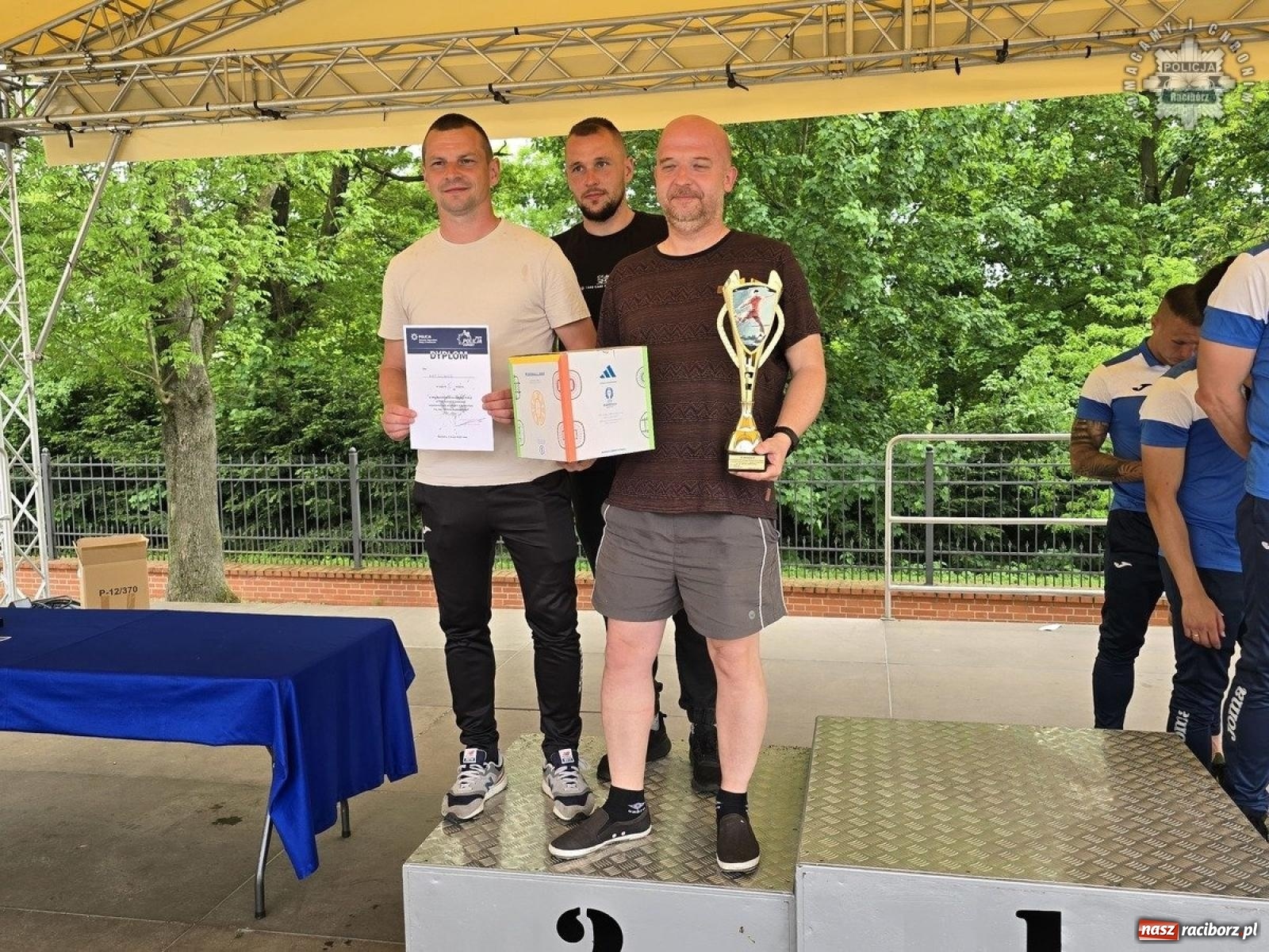 Zdjęcie w galerii na portalu naszraciborz.pl: Piłkarskie zmagania śląskich policjantów na stadionie przy Zamkowej [FOTO i WIDEO] wiadomości z regionu