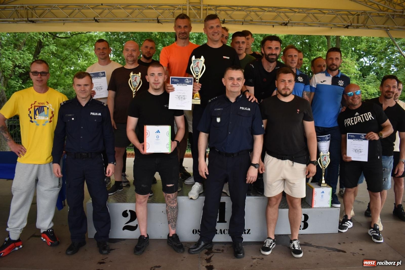 Zdjęcie w galerii na portalu naszraciborz.pl: Piłkarskie zmagania śląskich policjantów na stadionie przy Zamkowej [FOTO i WIDEO] wiadomości z regionu