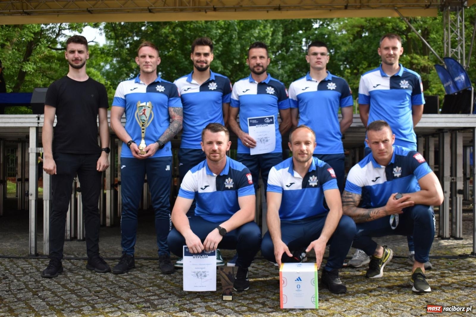 Zdjęcie w galerii na portalu naszraciborz.pl: Piłkarskie zmagania śląskich policjantów na stadionie przy Zamkowej [FOTO i WIDEO] wiadomości z regionu