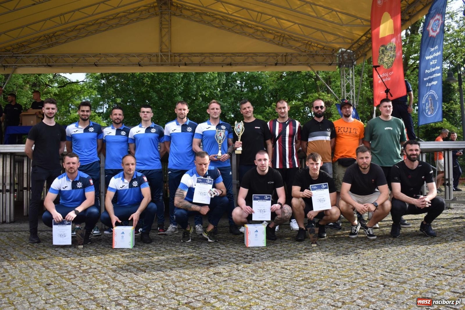 Zdjęcie w galerii na portalu naszraciborz.pl: Piłkarskie zmagania śląskich policjantów na stadionie przy Zamkowej [FOTO i WIDEO] wiadomości z regionu