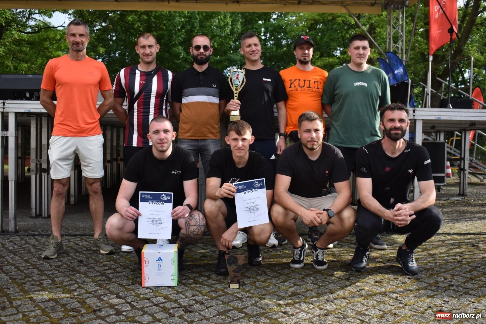 Zdjęcie w galerii na portalu naszraciborz.pl: Piłkarskie zmagania śląskich policjantów na stadionie przy Zamkowej [FOTO i WIDEO] wiadomości z regionu