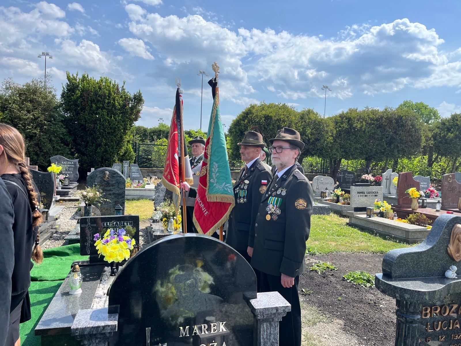 Zdjęcie w galerii na portalu naszraciborz.pl: Raciborscy bracia kurkowi pożegnali seniora Franciszka Granicznego wiadomości z regionu