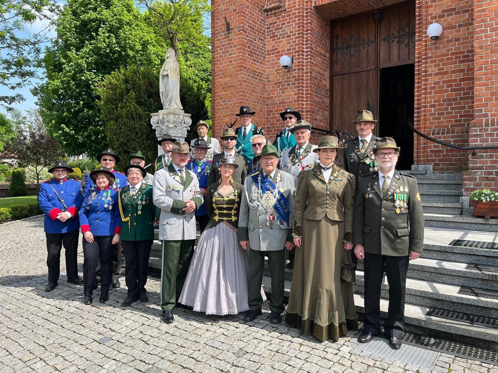 Zdjęcie w galerii na portalu naszraciborz.pl: Raciborscy bracia kurkowi pożegnali seniora Franciszka Granicznego wiadomości z regionu