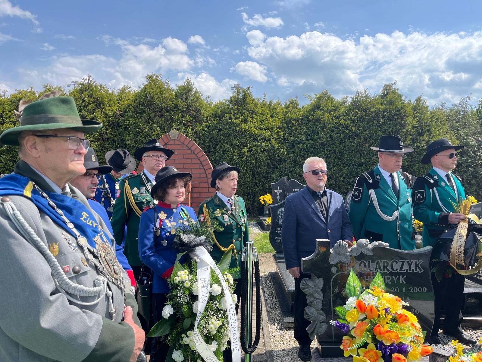 Zdjęcie w galerii na portalu naszraciborz.pl: Raciborscy bracia kurkowi pożegnali seniora Franciszka Granicznego wiadomości z regionu