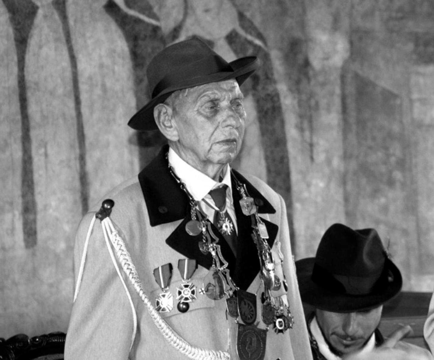 Zdjęcie w galerii na portalu naszraciborz.pl: Raciborscy bracia kurkowi pożegnali seniora Franciszka Granicznego wiadomości z regionu