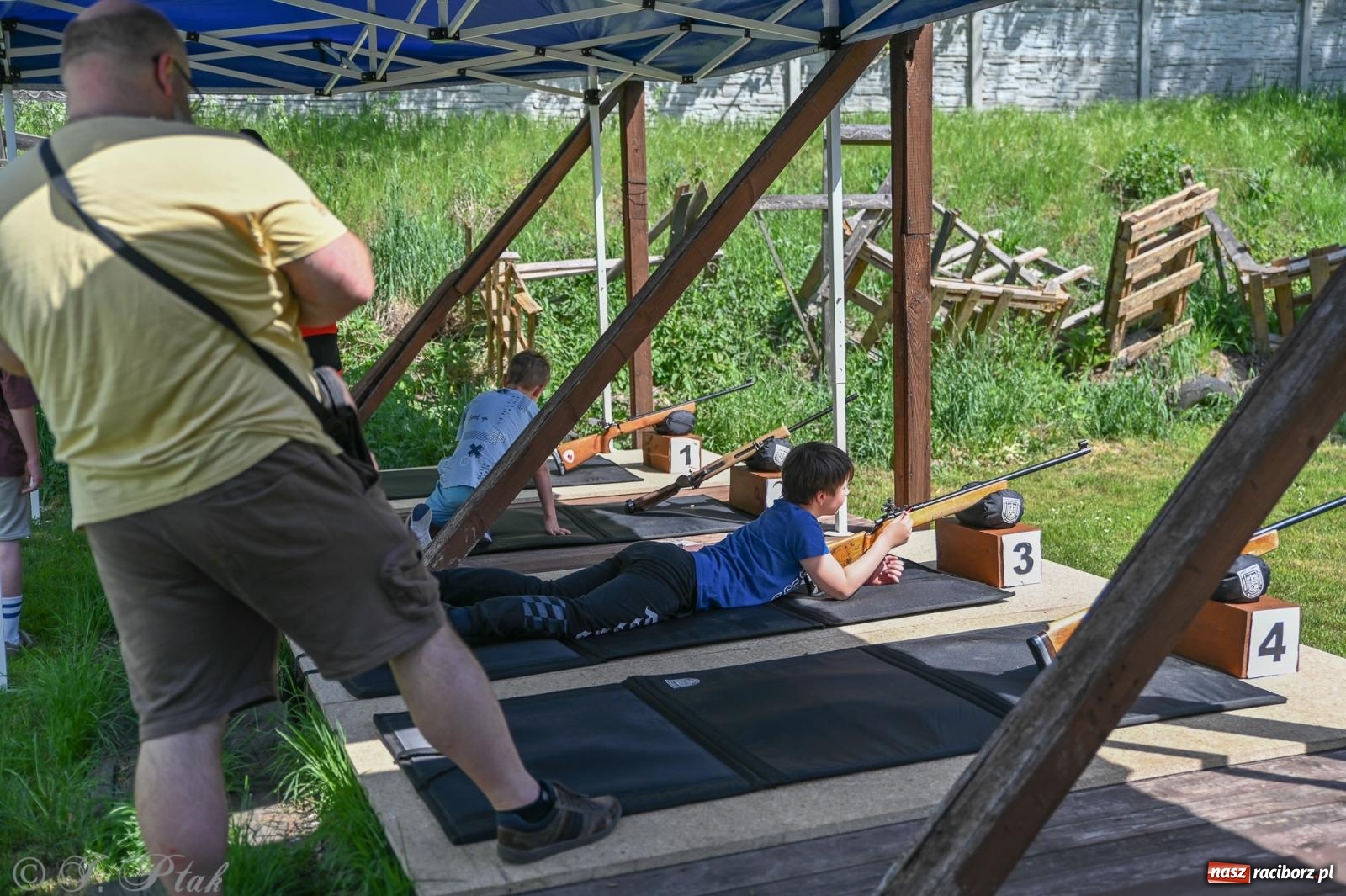Zdjęcie w galerii na portalu naszraciborz.pl: Sportowe upamiętnienie Konstytucji 3 Maja na strzelnicy przy Łąkowej wiadomości z regionu