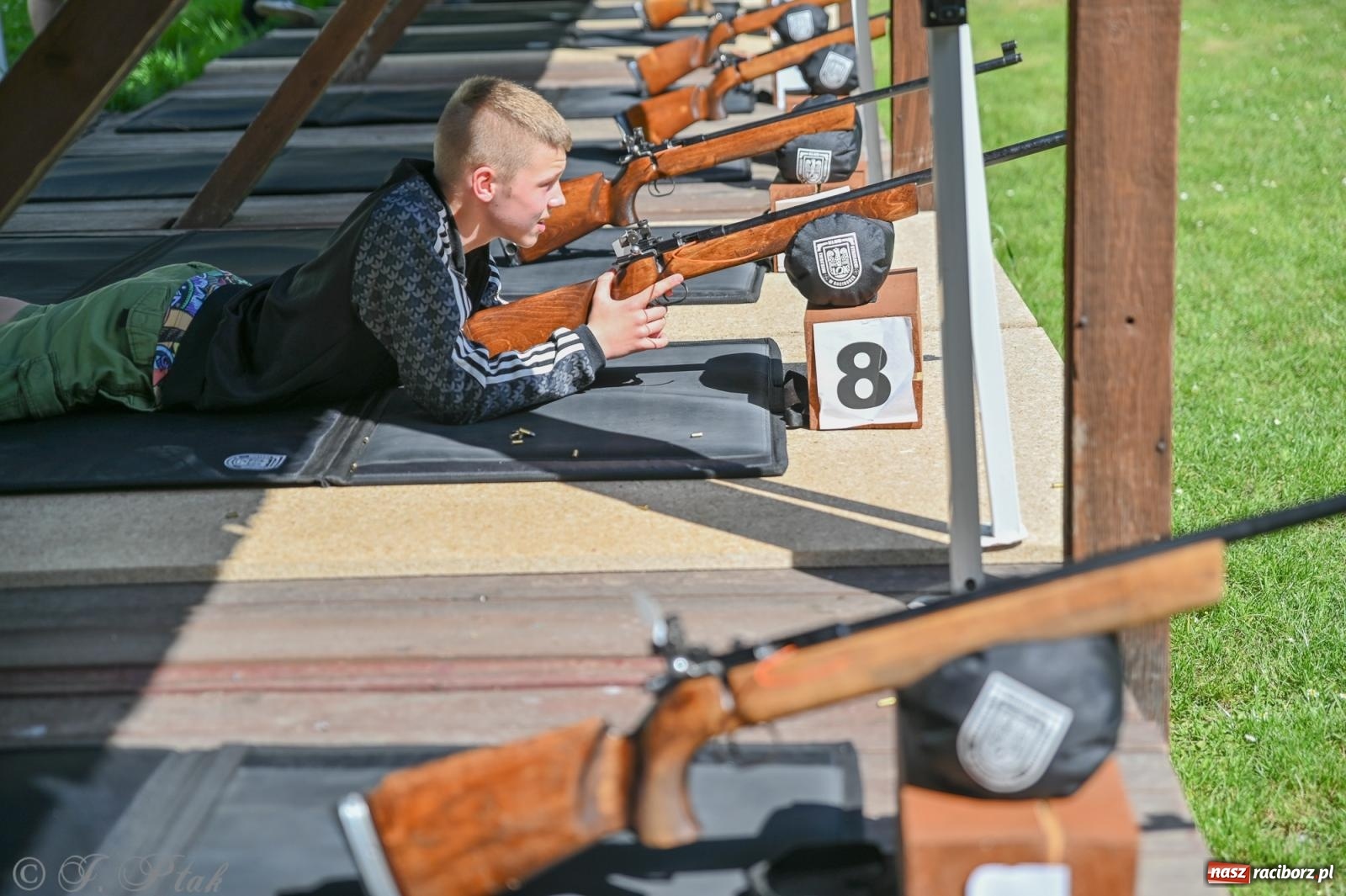 Zdjęcie w galerii na portalu naszraciborz.pl: Sportowe upamiętnienie Konstytucji 3 Maja na strzelnicy przy Łąkowej wiadomości z regionu