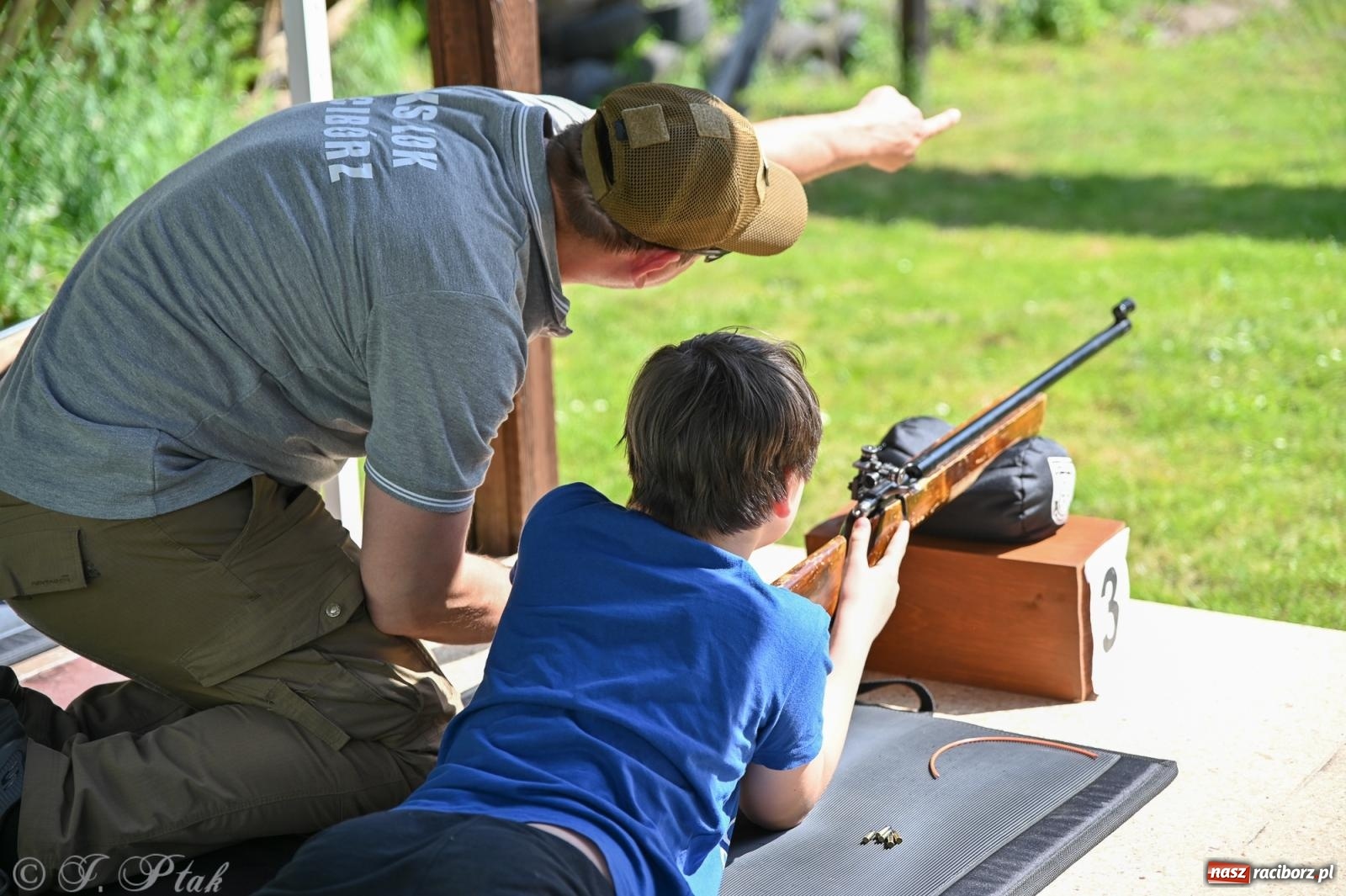 Zdjęcie w galerii na portalu naszraciborz.pl: Sportowe upamiętnienie Konstytucji 3 Maja na strzelnicy przy Łąkowej wiadomości z regionu