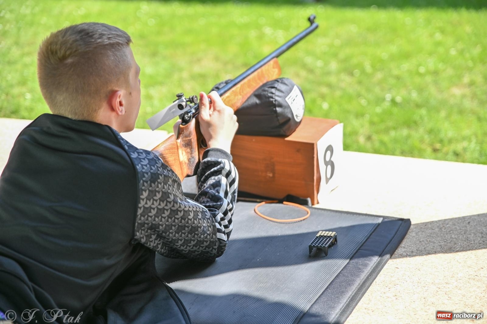 Zdjęcie w galerii na portalu naszraciborz.pl: Sportowe upamiętnienie Konstytucji 3 Maja na strzelnicy przy Łąkowej wiadomości z regionu