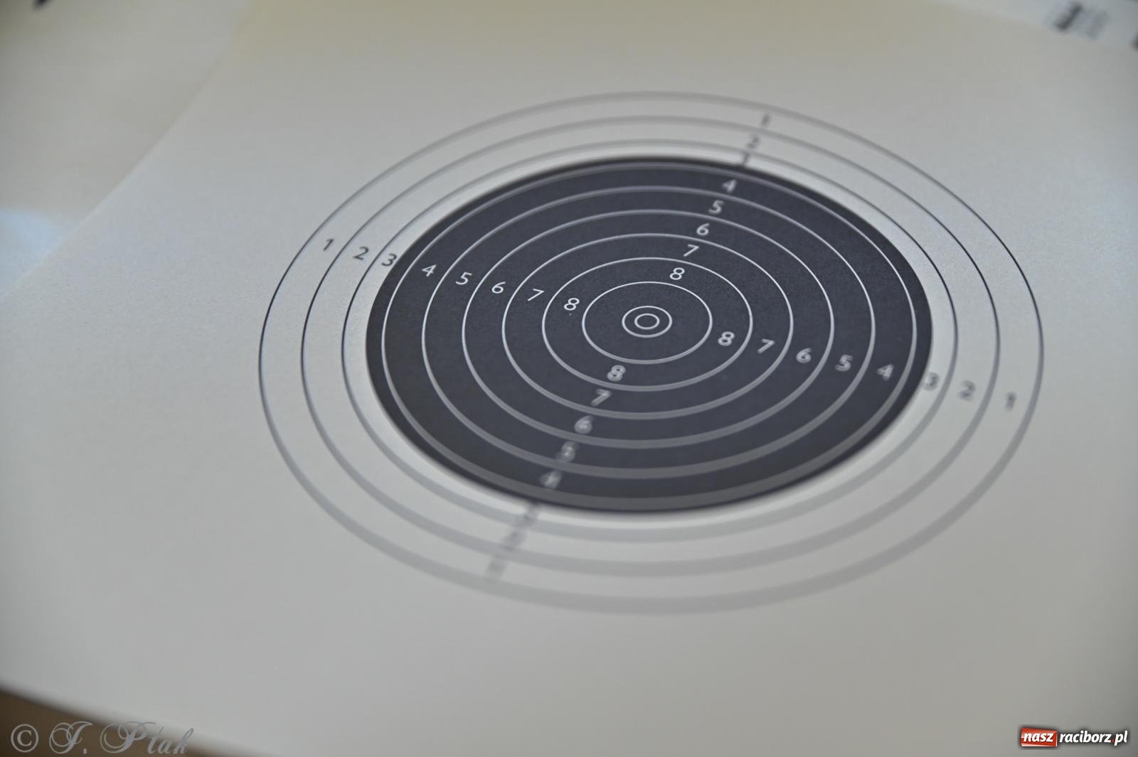 Zdjęcie w galerii na portalu naszraciborz.pl: Sportowe upamiętnienie Konstytucji 3 Maja na strzelnicy przy Łąkowej wiadomości z regionu