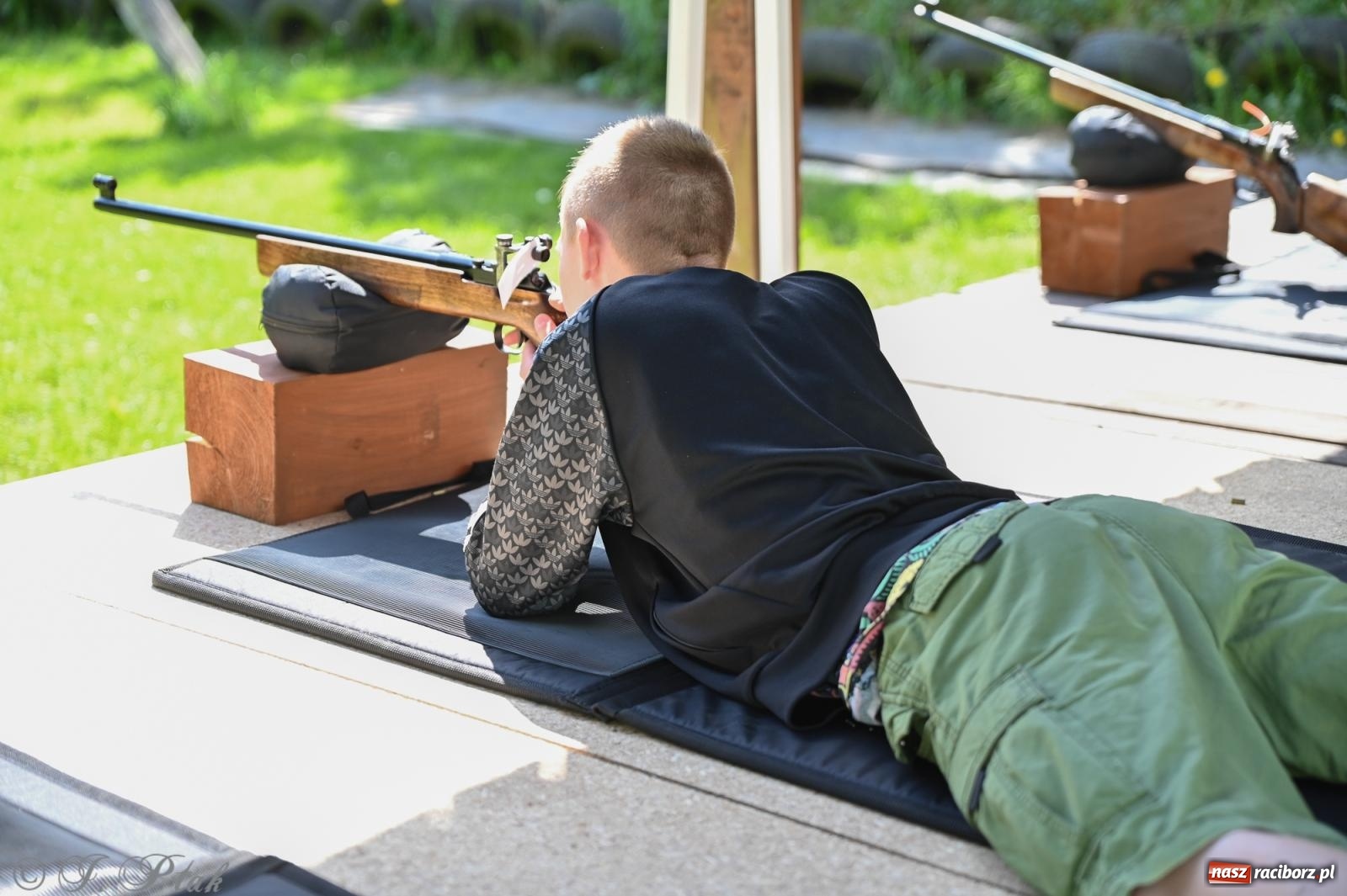 Zdjęcie w galerii na portalu naszraciborz.pl: Sportowe upamiętnienie Konstytucji 3 Maja na strzelnicy przy Łąkowej wiadomości z regionu