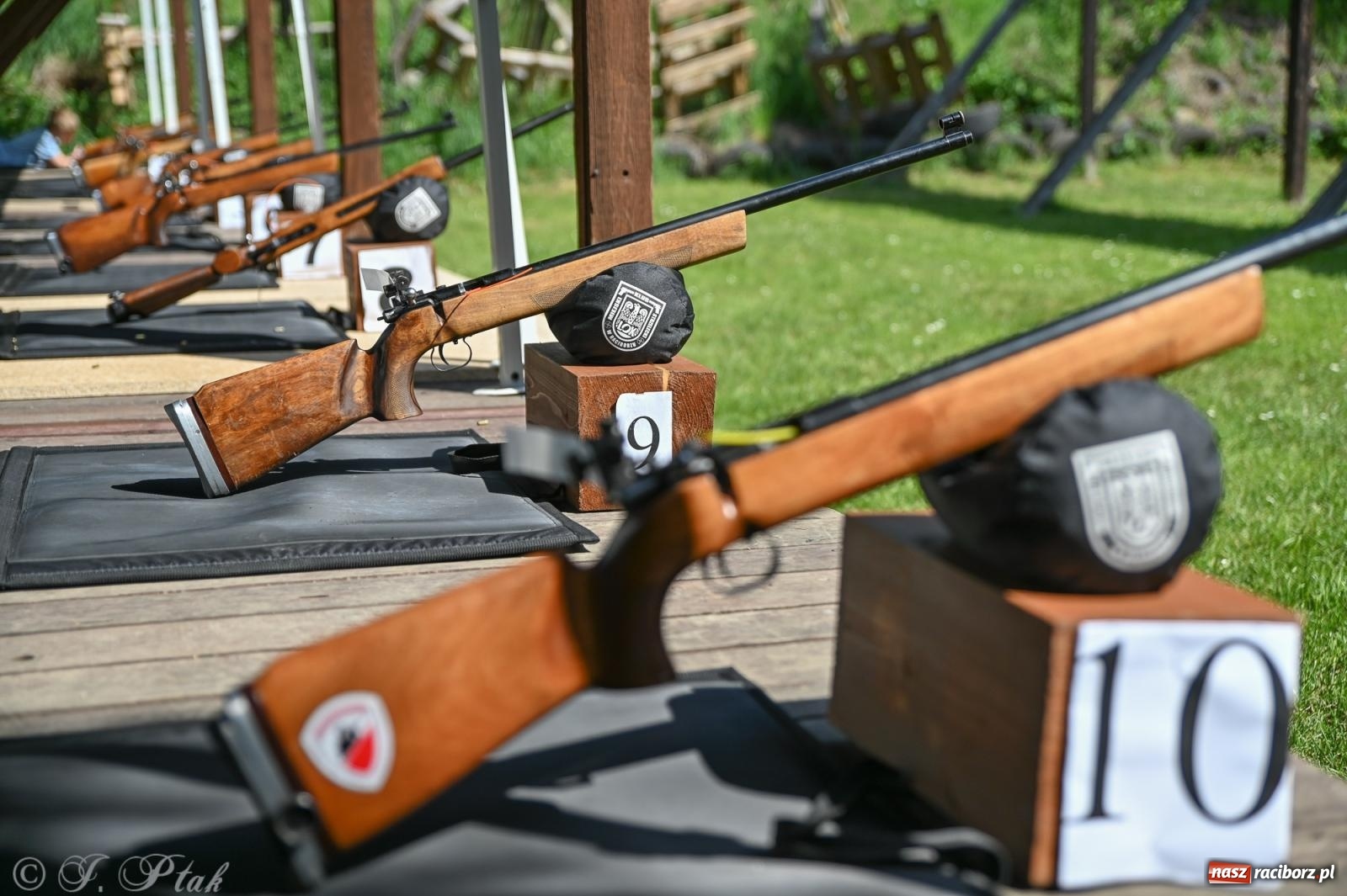 Zdjęcie w galerii na portalu naszraciborz.pl: Sportowe upamiętnienie Konstytucji 3 Maja na strzelnicy przy Łąkowej wiadomości z regionu