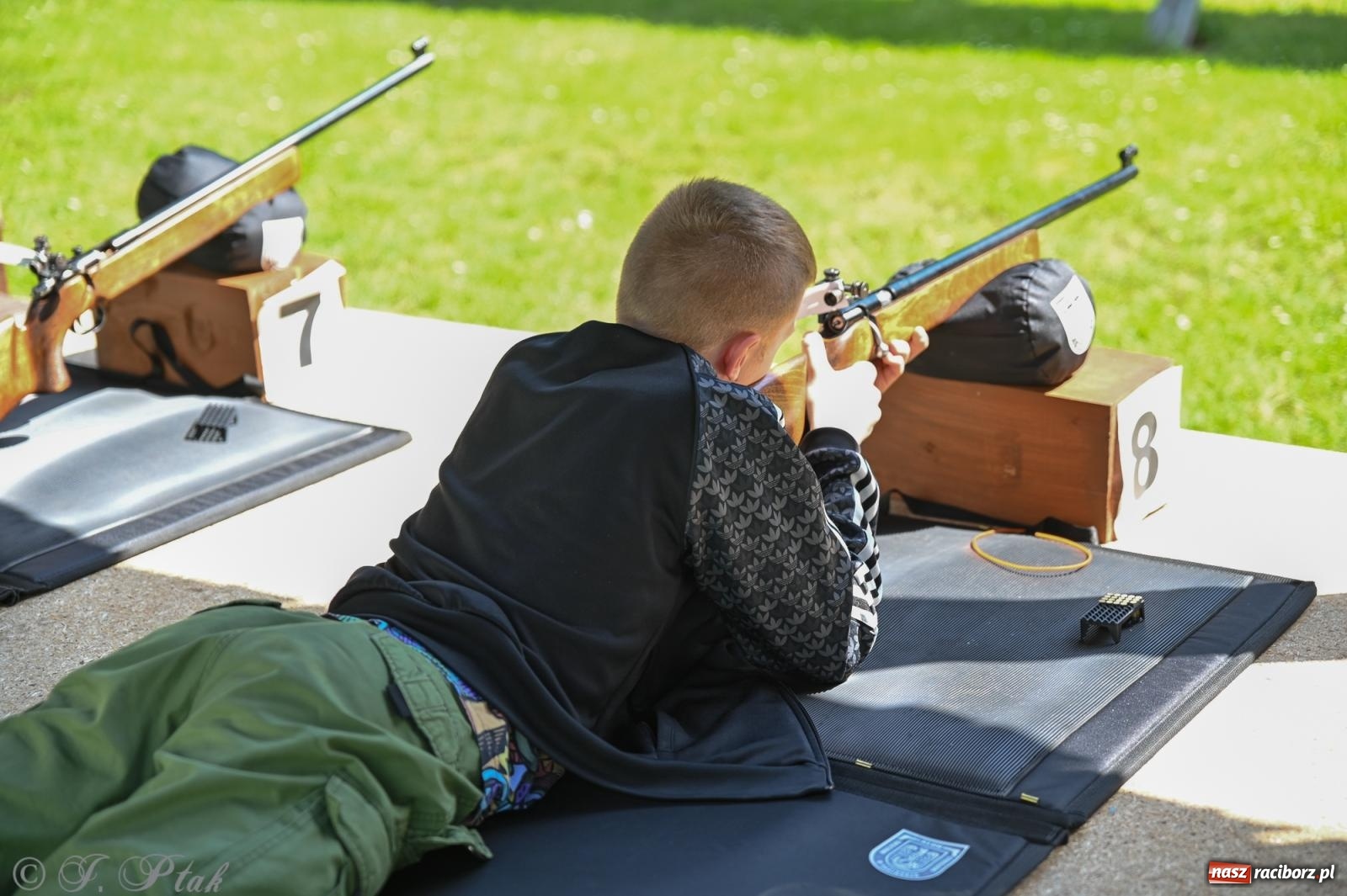 Zdjęcie w galerii na portalu naszraciborz.pl: Sportowe upamiętnienie Konstytucji 3 Maja na strzelnicy przy Łąkowej wiadomości z regionu