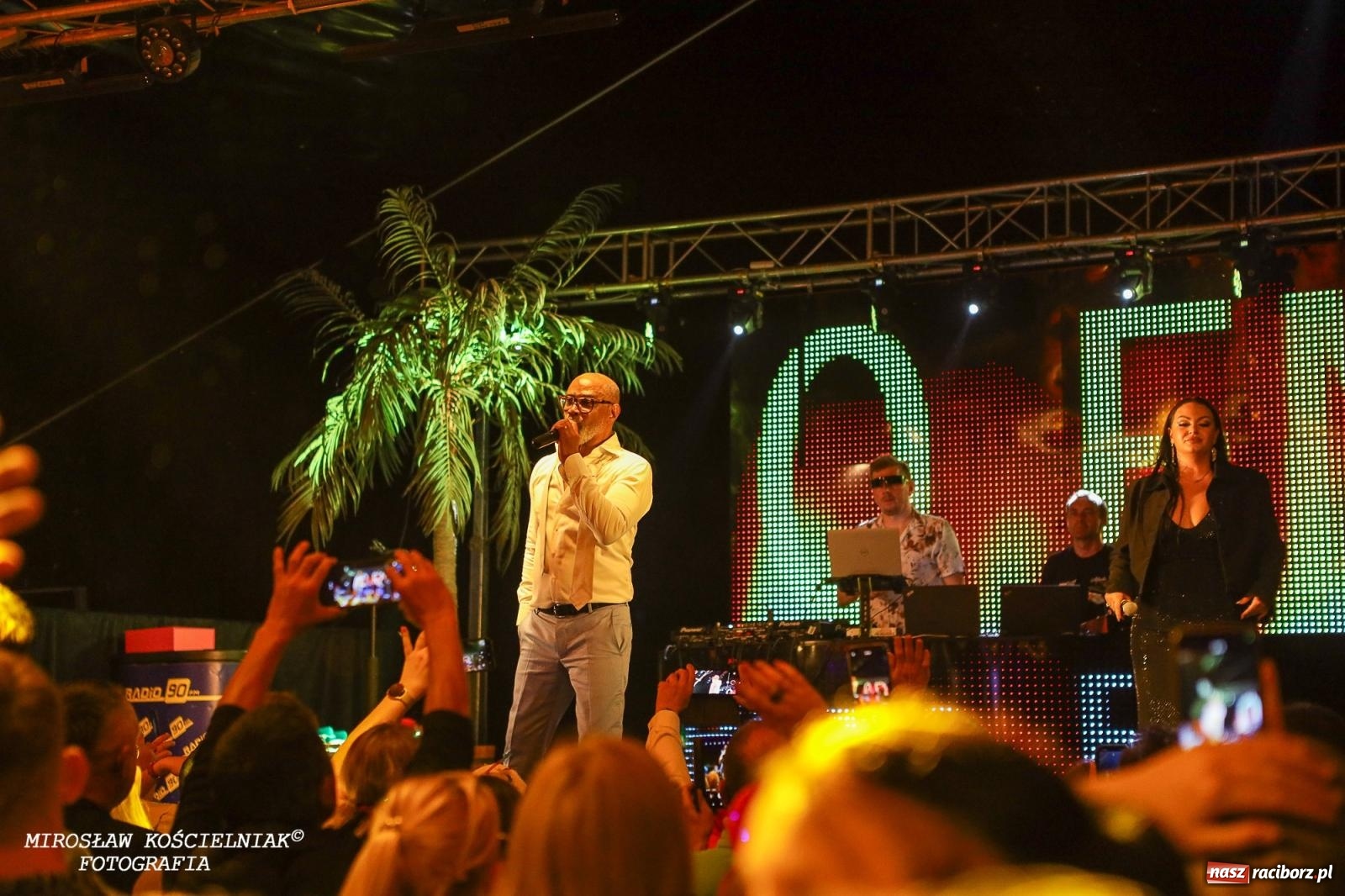 Zdjęcie w galerii na portalu naszraciborz.pl: Coco Jamboo, czyli LayZee aka Mr. President w Szymocicach [FOTO i WIDEO] wiadomości z regionu