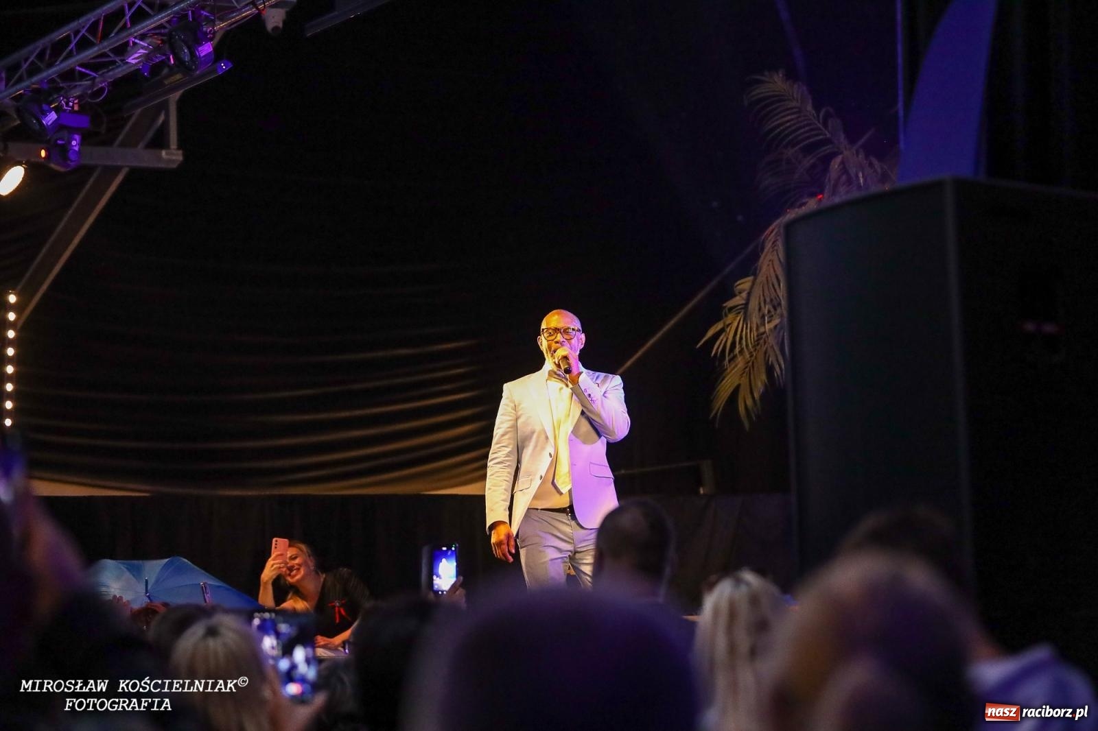 Zdjęcie w galerii na portalu naszraciborz.pl: Coco Jamboo, czyli LayZee aka Mr. President w Szymocicach [FOTO i WIDEO] wiadomości z regionu