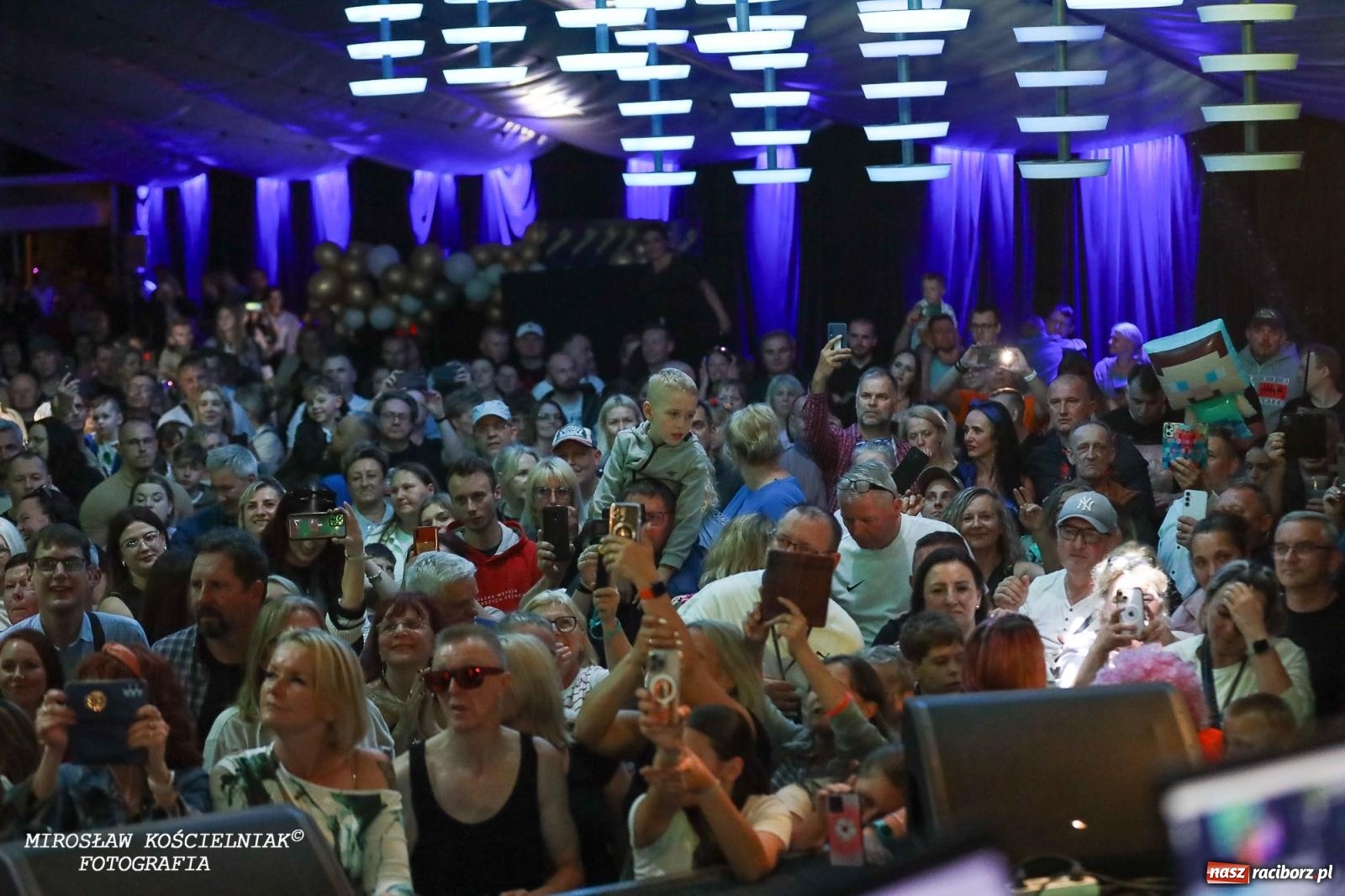 Zdjęcie w galerii na portalu naszraciborz.pl: Coco Jamboo, czyli LayZee aka Mr. President w Szymocicach [FOTO i WIDEO] wiadomości z regionu