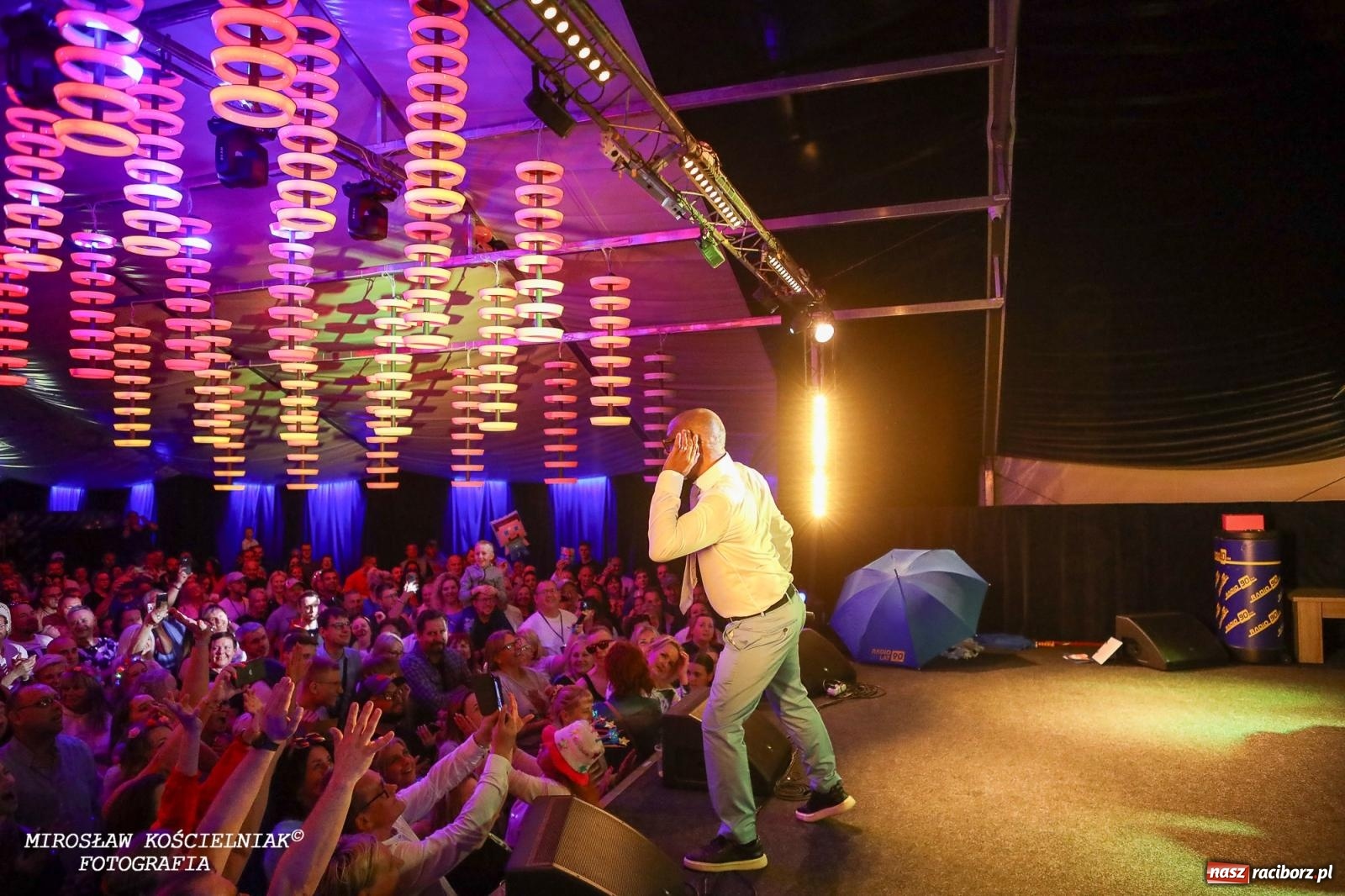 Zdjęcie w galerii na portalu naszraciborz.pl: Coco Jamboo, czyli LayZee aka Mr. President w Szymocicach [FOTO i WIDEO] wiadomości z regionu