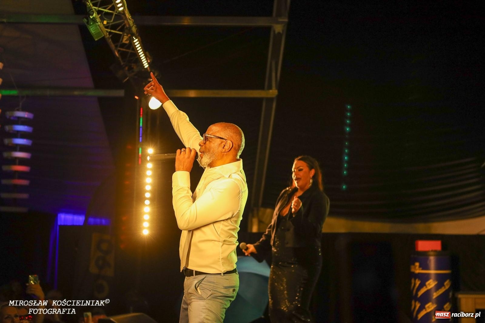 Zdjęcie w galerii na portalu naszraciborz.pl: Coco Jamboo, czyli LayZee aka Mr. President w Szymocicach [FOTO i WIDEO] wiadomości z regionu