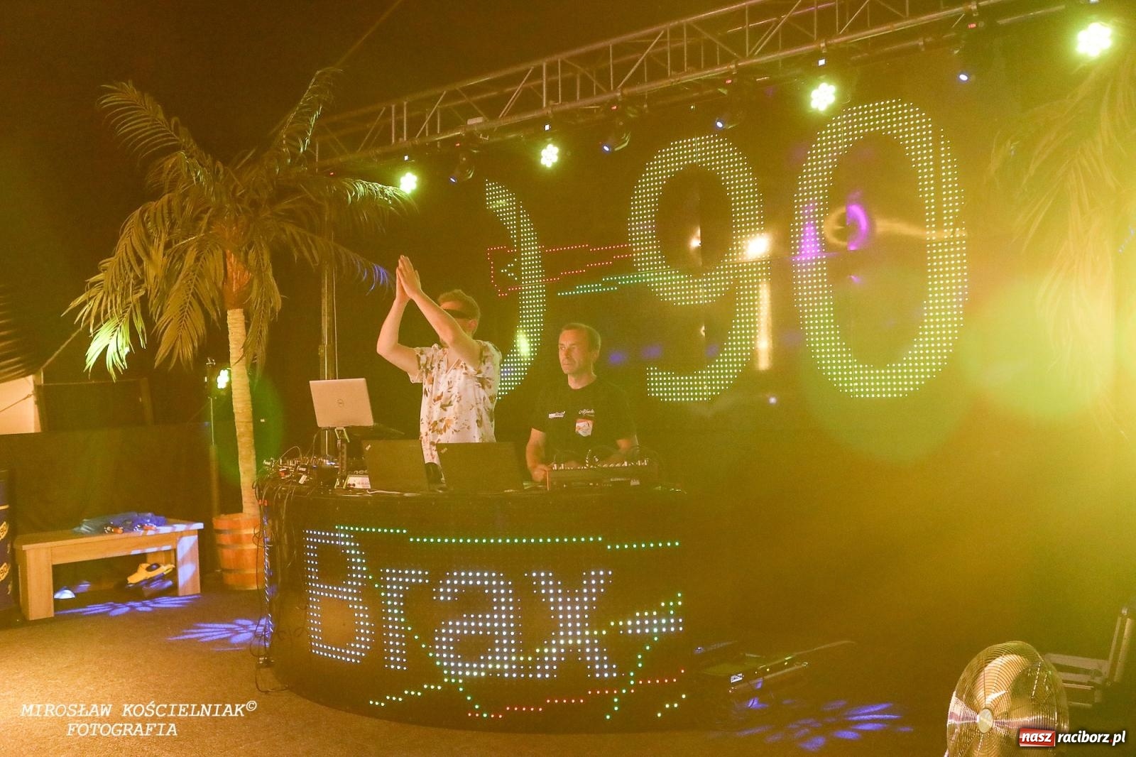 Zdjęcie w galerii na portalu naszraciborz.pl: Coco Jamboo, czyli LayZee aka Mr. President w Szymocicach [FOTO i WIDEO] wiadomości z regionu