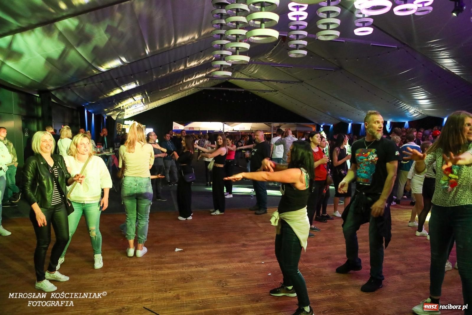 Zdjęcie w galerii na portalu naszraciborz.pl: Coco Jamboo, czyli LayZee aka Mr. President w Szymocicach [FOTO i WIDEO] wiadomości z regionu