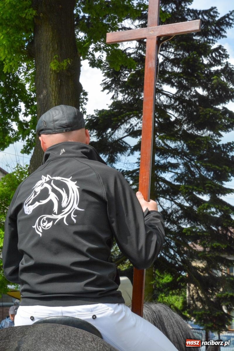 Zdjęcie w galerii na portalu naszraciborz.pl: W Pogrzebieniu ruszyła 148. procesja upamiętniająca wielkie gradobicie z 1877 roku wiadomości z regionu