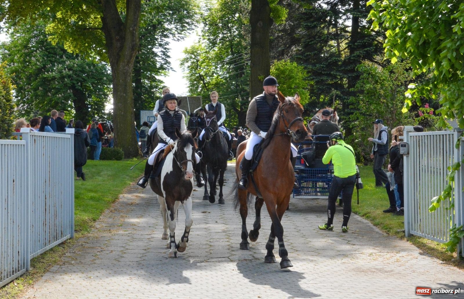 Zdjęcie w galerii na portalu naszraciborz.pl: W Pogrzebieniu ruszyła 148. procesja upamiętniająca wielkie gradobicie z 1877 roku wiadomości z regionu
