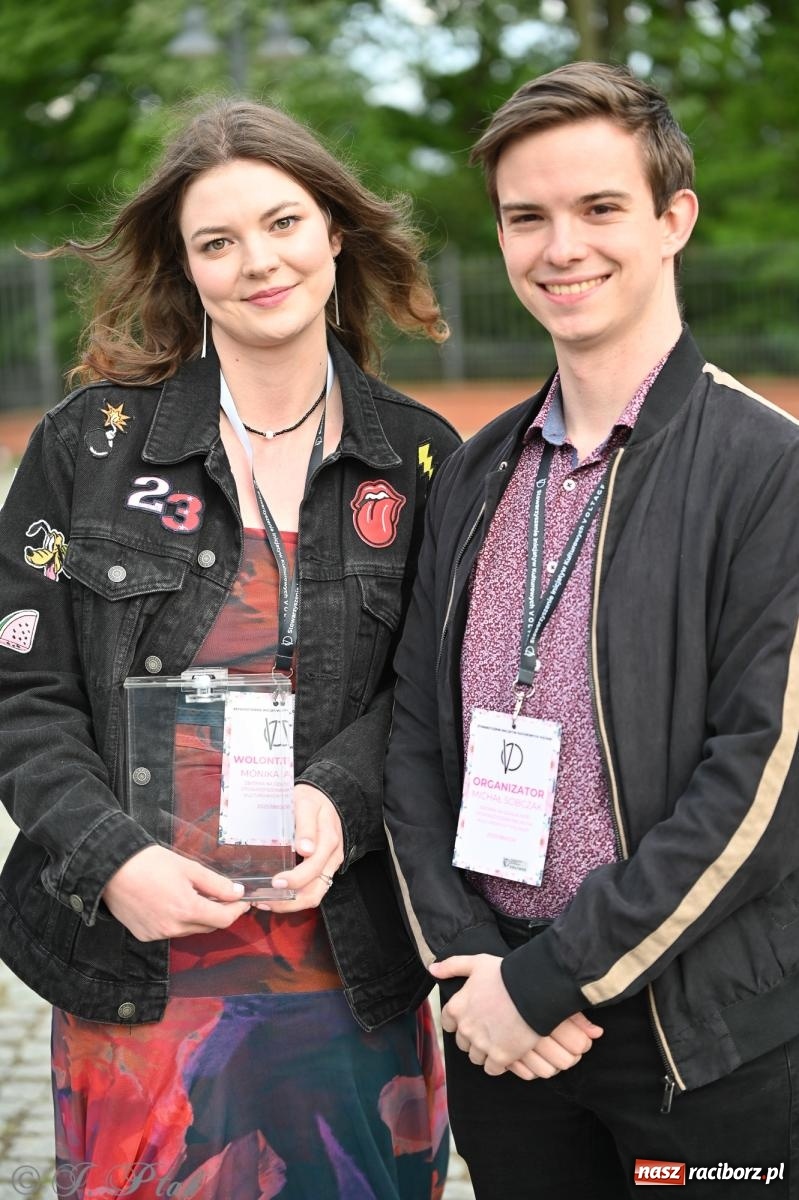 Zdjęcie w galerii na portalu naszraciborz.pl: Tyle słońca w całym mieście - Voltage zagościło na zamku wiadomości z regionu