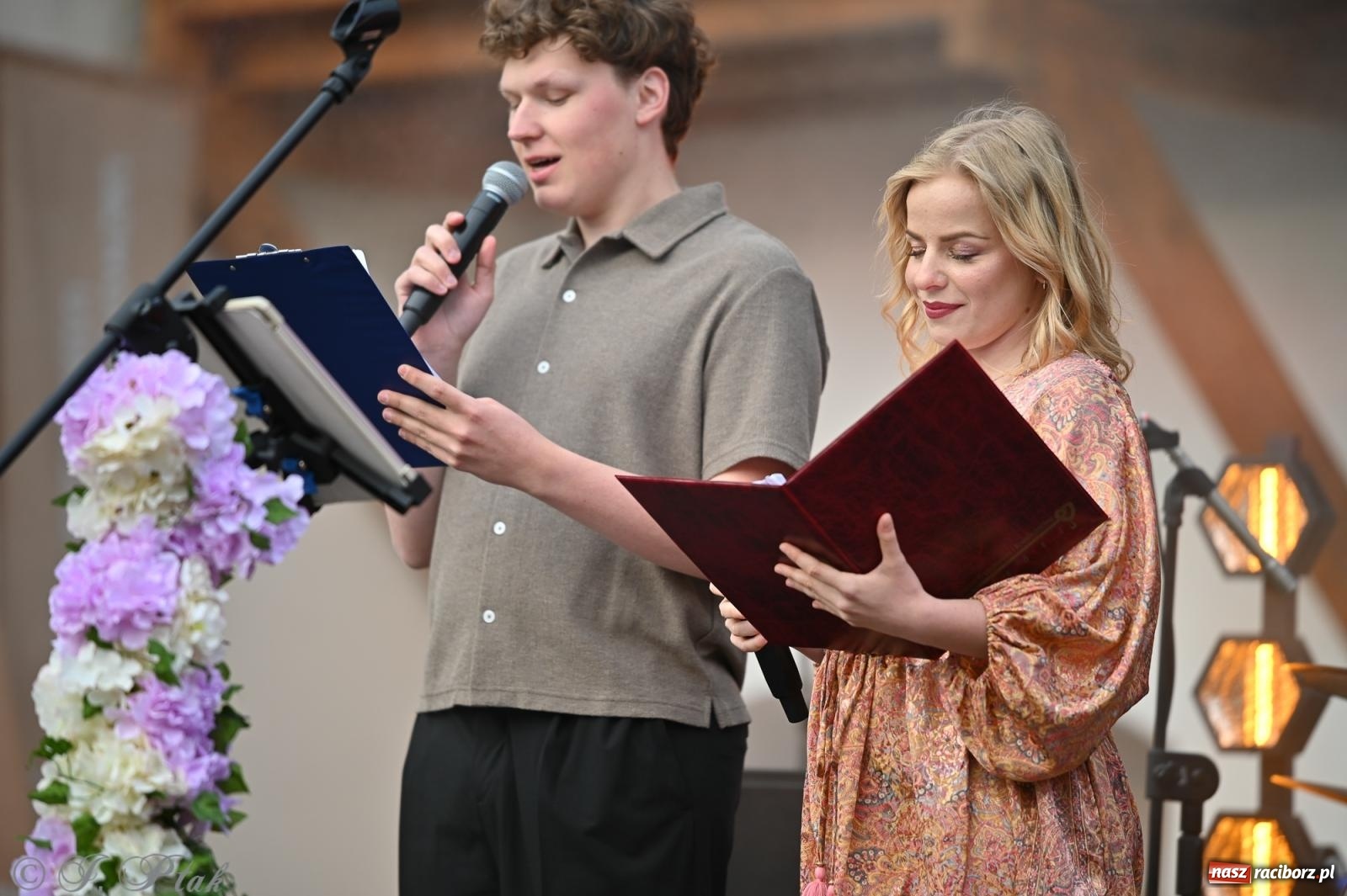 Zdjęcie w galerii na portalu naszraciborz.pl: Tyle słońca w całym mieście - Voltage zagościło na zamku wiadomości z regionu