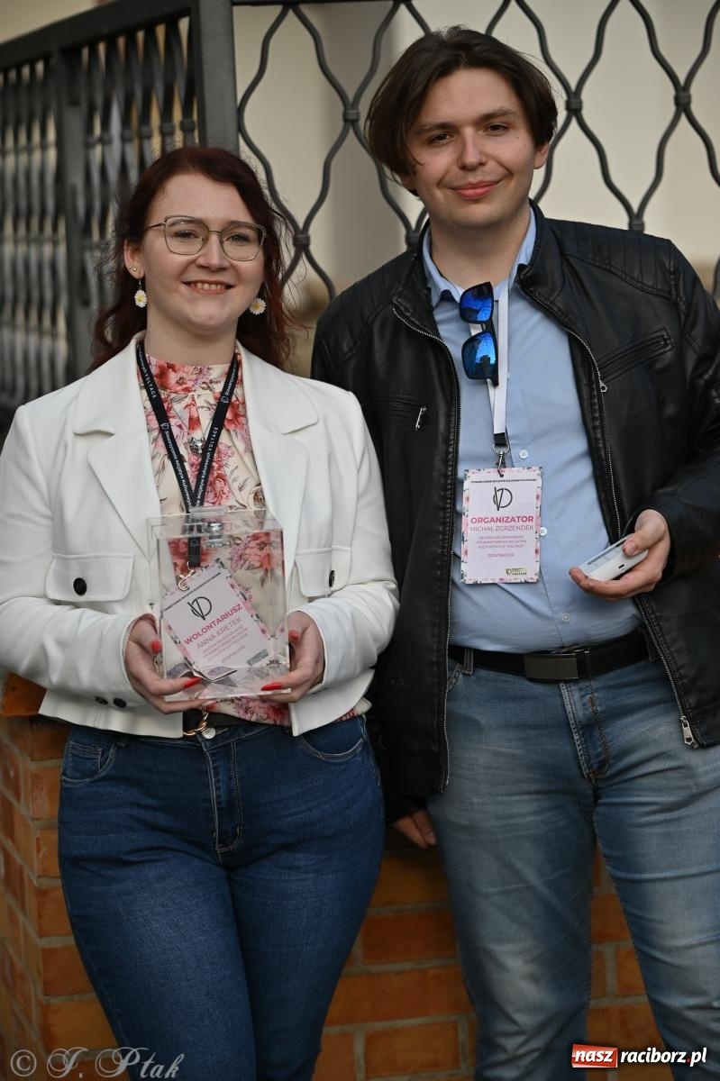 Zdjęcie w galerii na portalu naszraciborz.pl: Tyle słońca w całym mieście - Voltage zagościło na zamku wiadomości z regionu