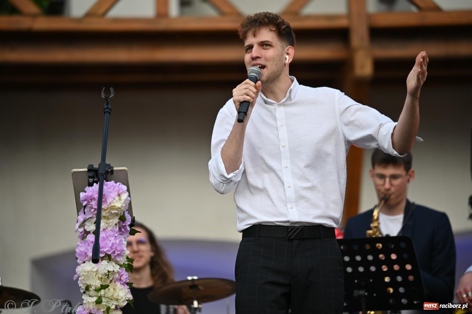 Zdjęcie w galerii na portalu naszraciborz.pl: Tyle słońca w całym mieście - Voltage zagościło na zamku wiadomości z regionu