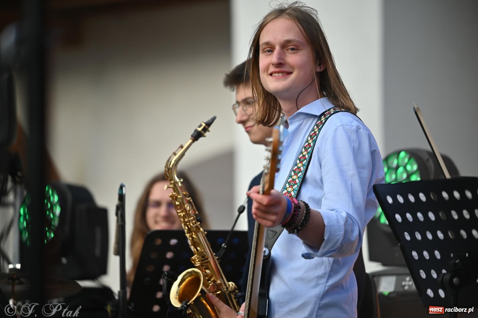 Zdjęcie w galerii na portalu naszraciborz.pl: Tyle słońca w całym mieście - Voltage zagościło na zamku wiadomości z regionu