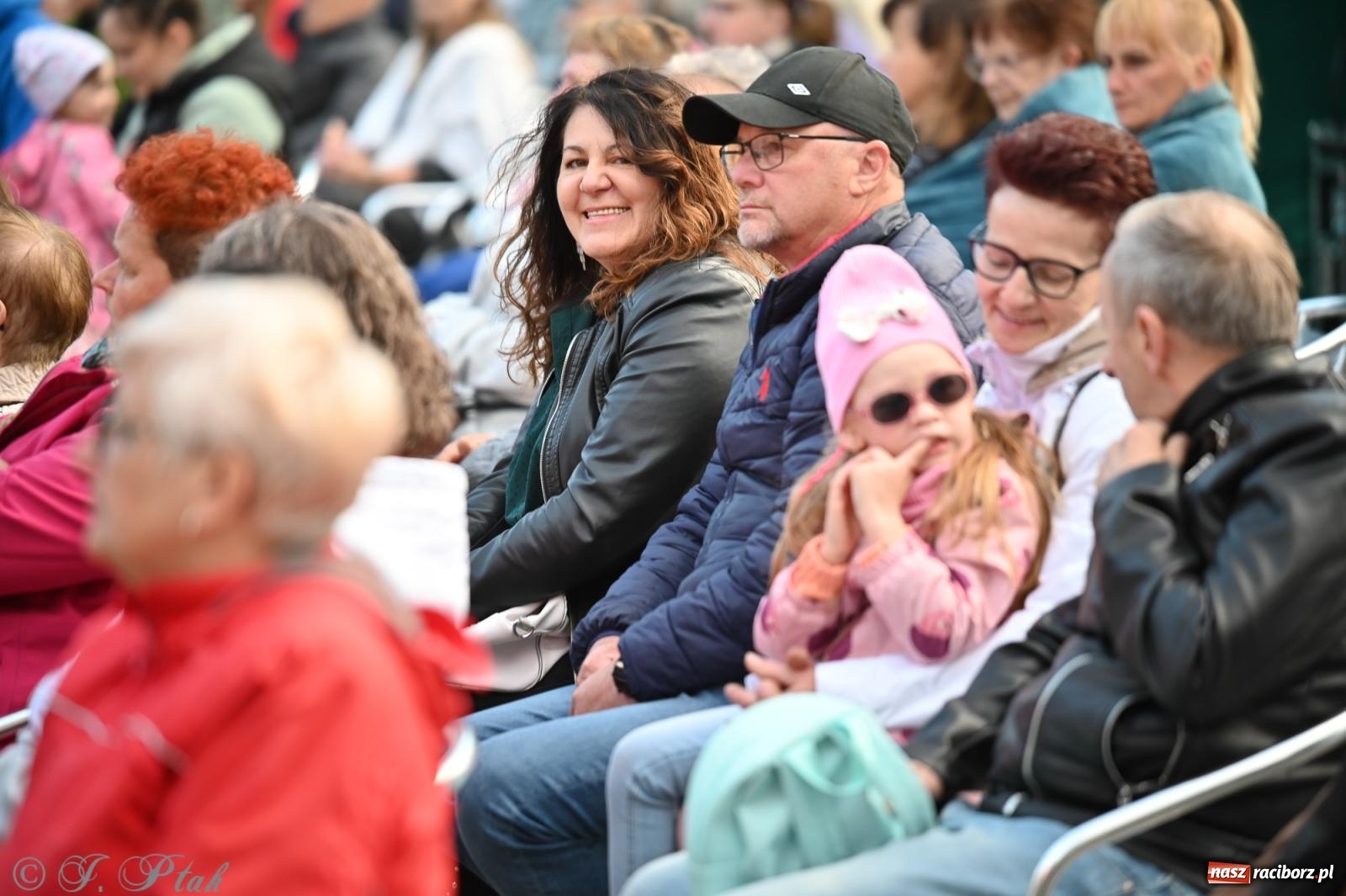Zdjęcie w galerii na portalu naszraciborz.pl: Tyle słońca w całym mieście - Voltage zagościło na zamku wiadomości z regionu