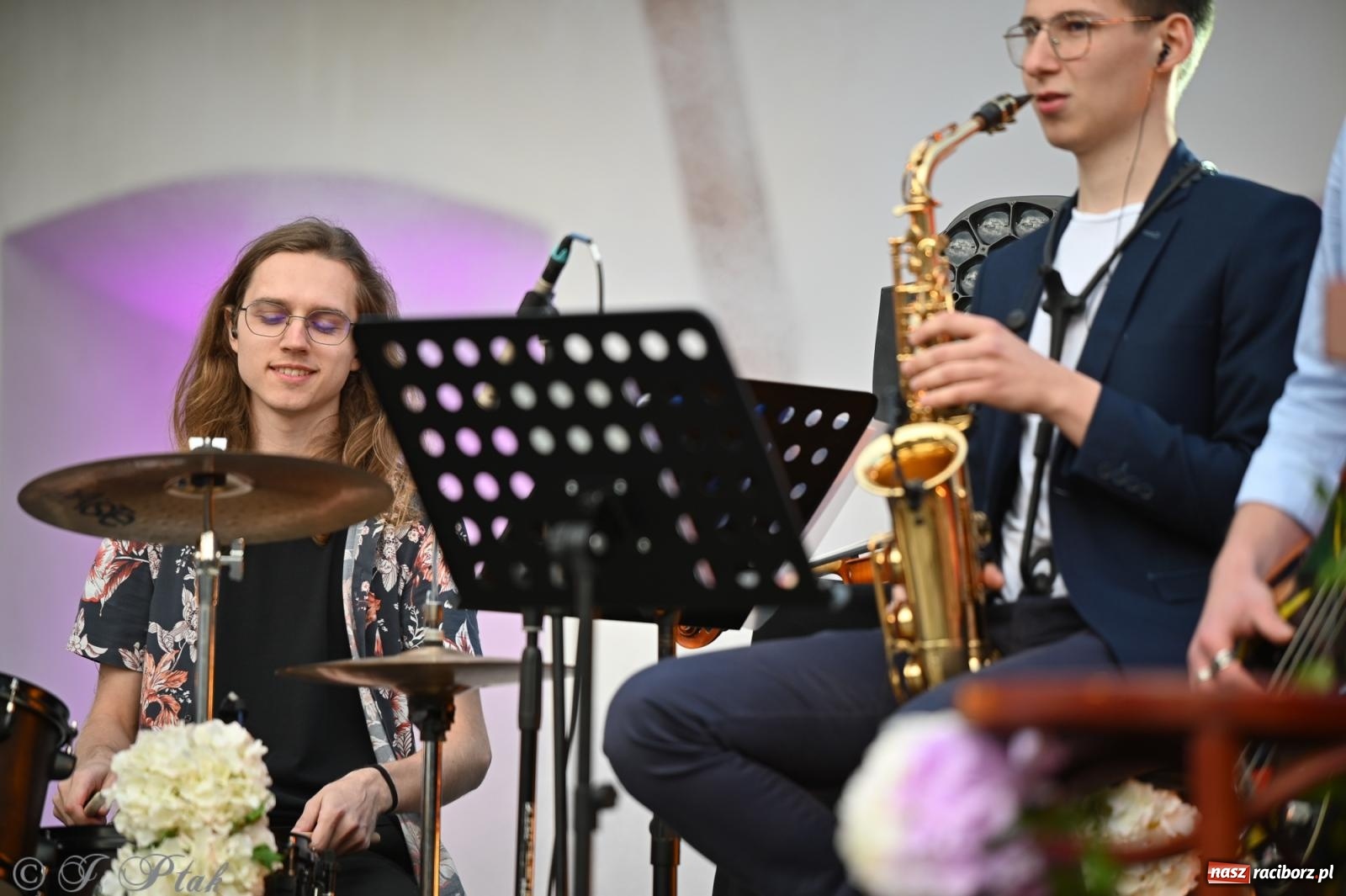 Zdjęcie w galerii na portalu naszraciborz.pl: Tyle słońca w całym mieście - Voltage zagościło na zamku wiadomości z regionu