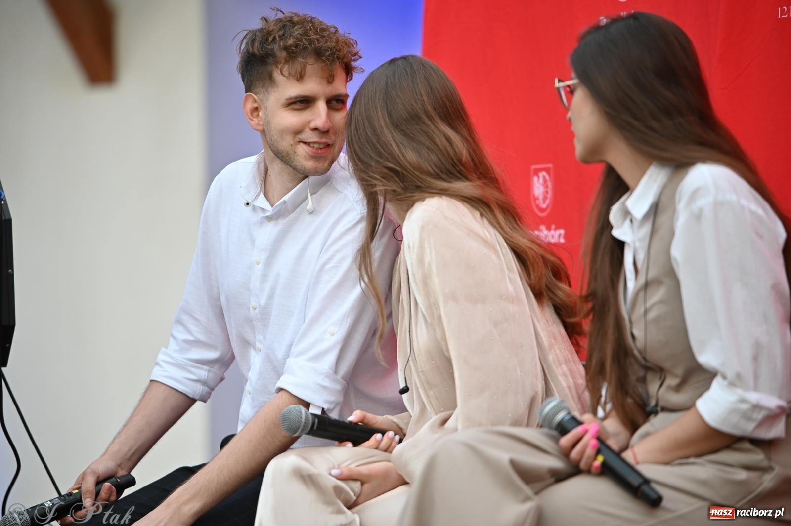 Zdjęcie w galerii na portalu naszraciborz.pl: Tyle słońca w całym mieście - Voltage zagościło na zamku wiadomości z regionu