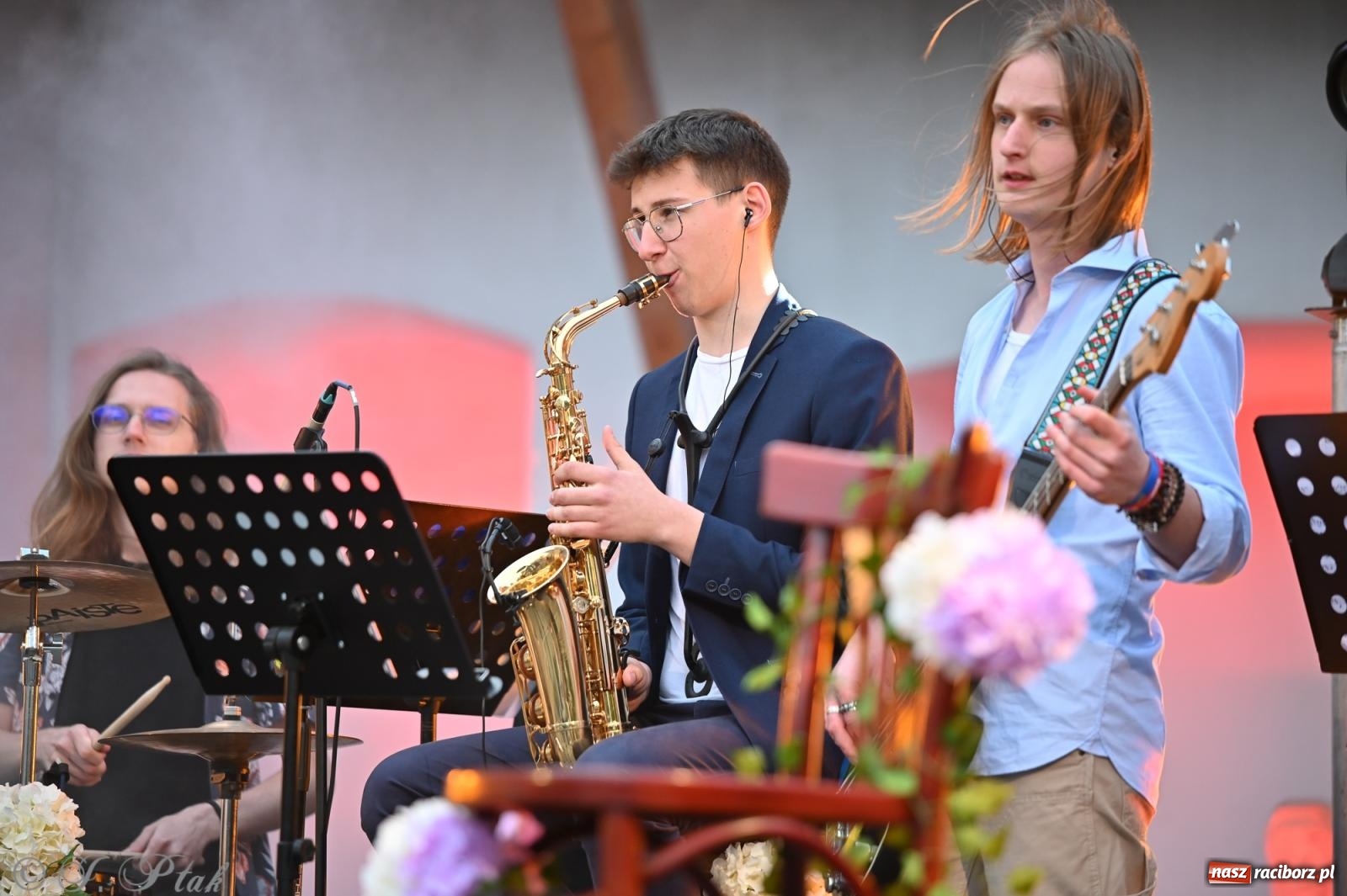 Zdjęcie w galerii na portalu naszraciborz.pl: Tyle słońca w całym mieście - Voltage zagościło na zamku wiadomości z regionu
