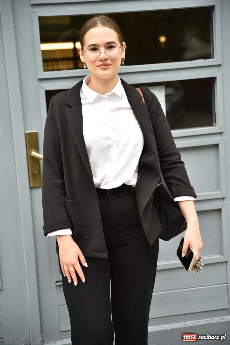 Zdjęcie w galerii na portalu naszraciborz.pl: Maturzyści II LO z optymizmem przystąpili do matury wiadomości z regionu