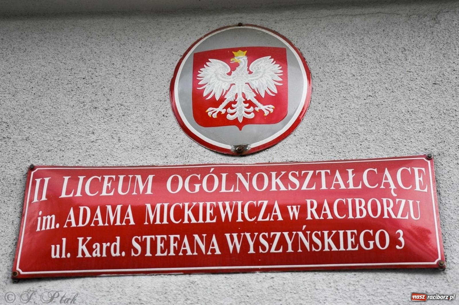 Zdjęcie w galerii na portalu naszraciborz.pl: Maturzyści II LO z optymizmem przystąpili do matury wiadomości z regionu