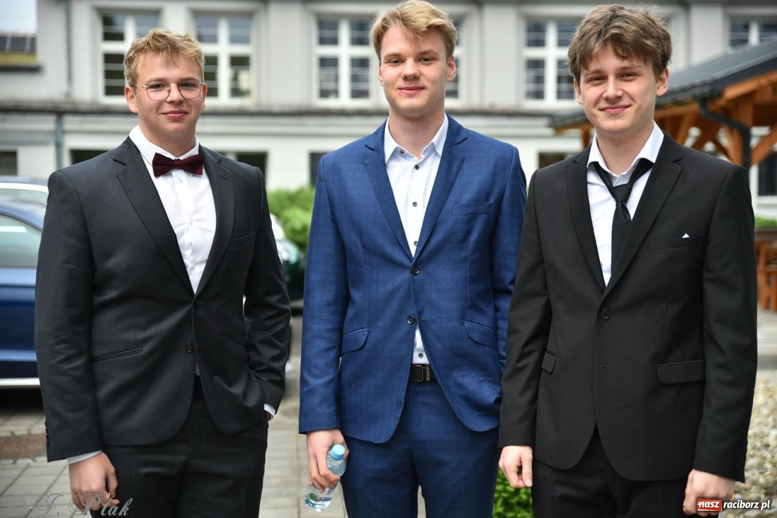 Zdjęcie w galerii na portalu naszraciborz.pl: Maturzyści II LO z optymizmem przystąpili do matury wiadomości z regionu