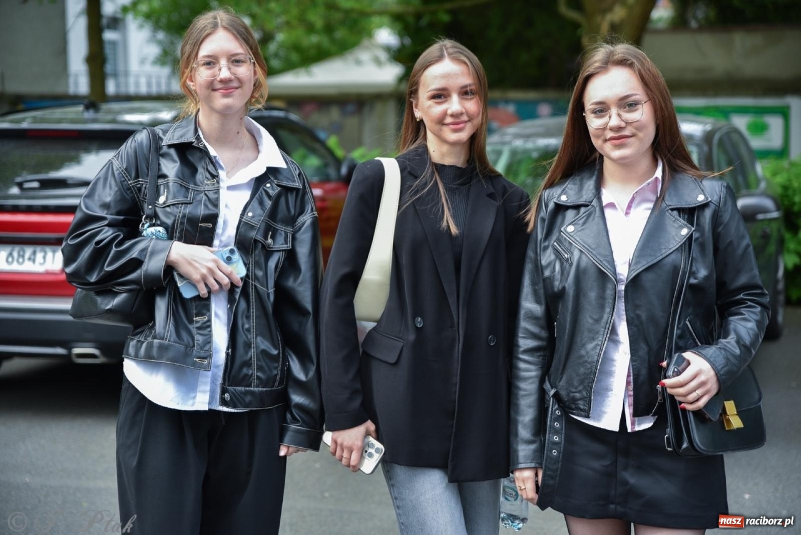 Zdjęcie w galerii na portalu naszraciborz.pl: Maturzyści II LO z optymizmem przystąpili do matury wiadomości z regionu