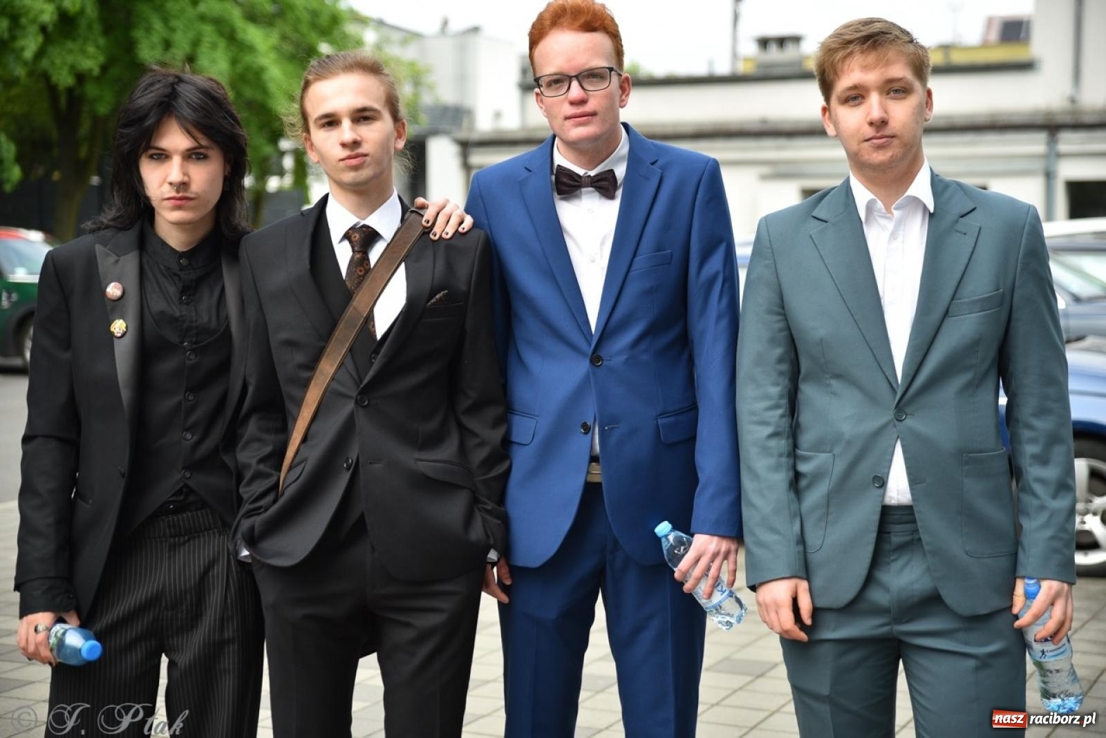 Zdjęcie w galerii na portalu naszraciborz.pl: Maturzyści II LO z optymizmem przystąpili do matury wiadomości z regionu