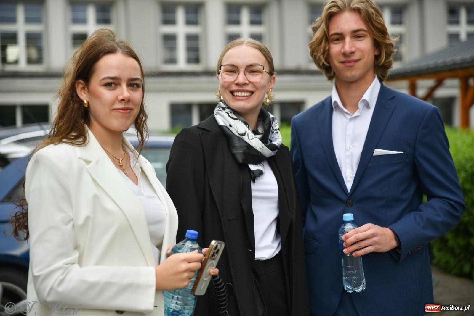 Zdjęcie w galerii na portalu naszraciborz.pl: Maturzyści II LO z optymizmem przystąpili do matury wiadomości z regionu