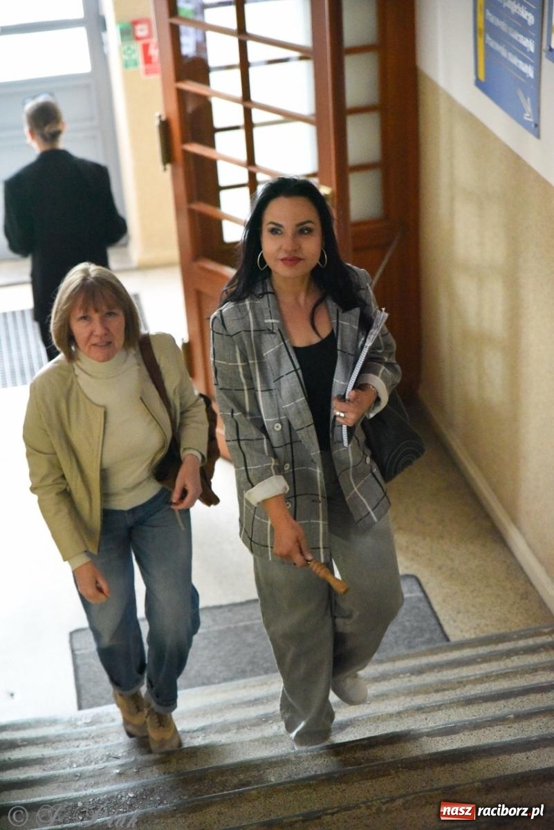 Zdjęcie w galerii na portalu naszraciborz.pl: Maturzyści II LO z optymizmem przystąpili do matury wiadomości z regionu