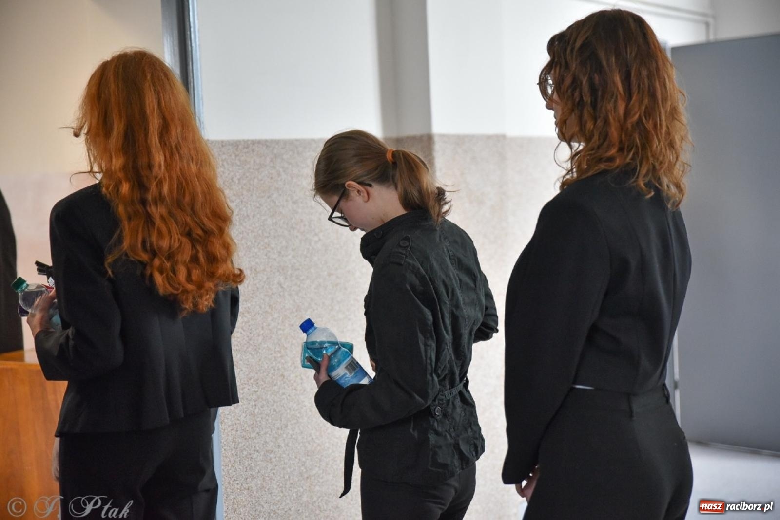 Zdjęcie w galerii na portalu naszraciborz.pl: Maturzyści II LO z optymizmem przystąpili do matury wiadomości z regionu