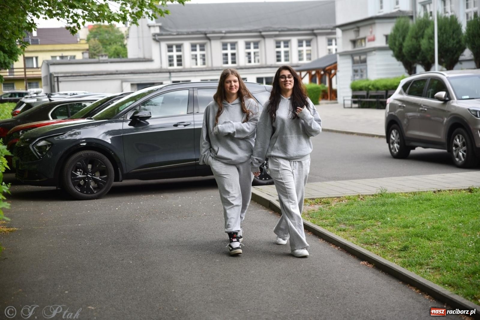 Zdjęcie w galerii na portalu naszraciborz.pl: Maturzyści II LO z optymizmem przystąpili do matury wiadomości z regionu