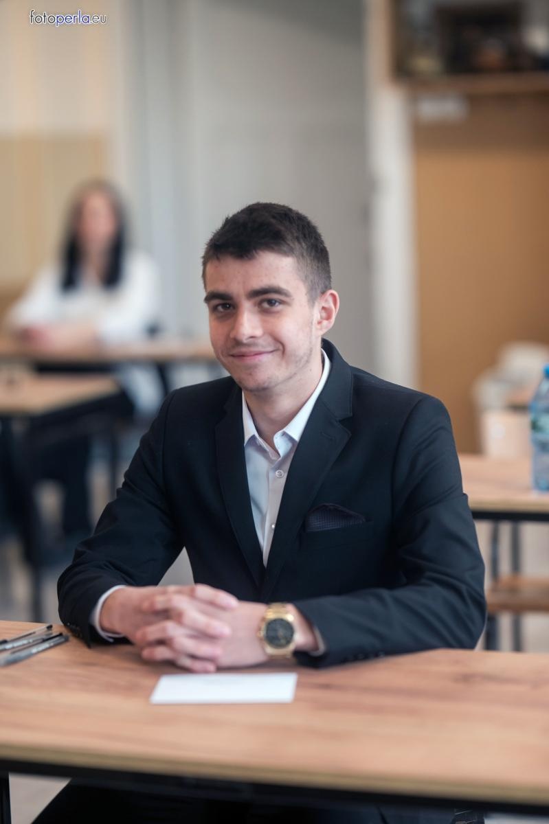 Zdjęcie w galerii na portalu naszraciborz.pl: Absolwenci I LO i Plastyka rozpoczęli matury [FOTO] wiadomości z regionu