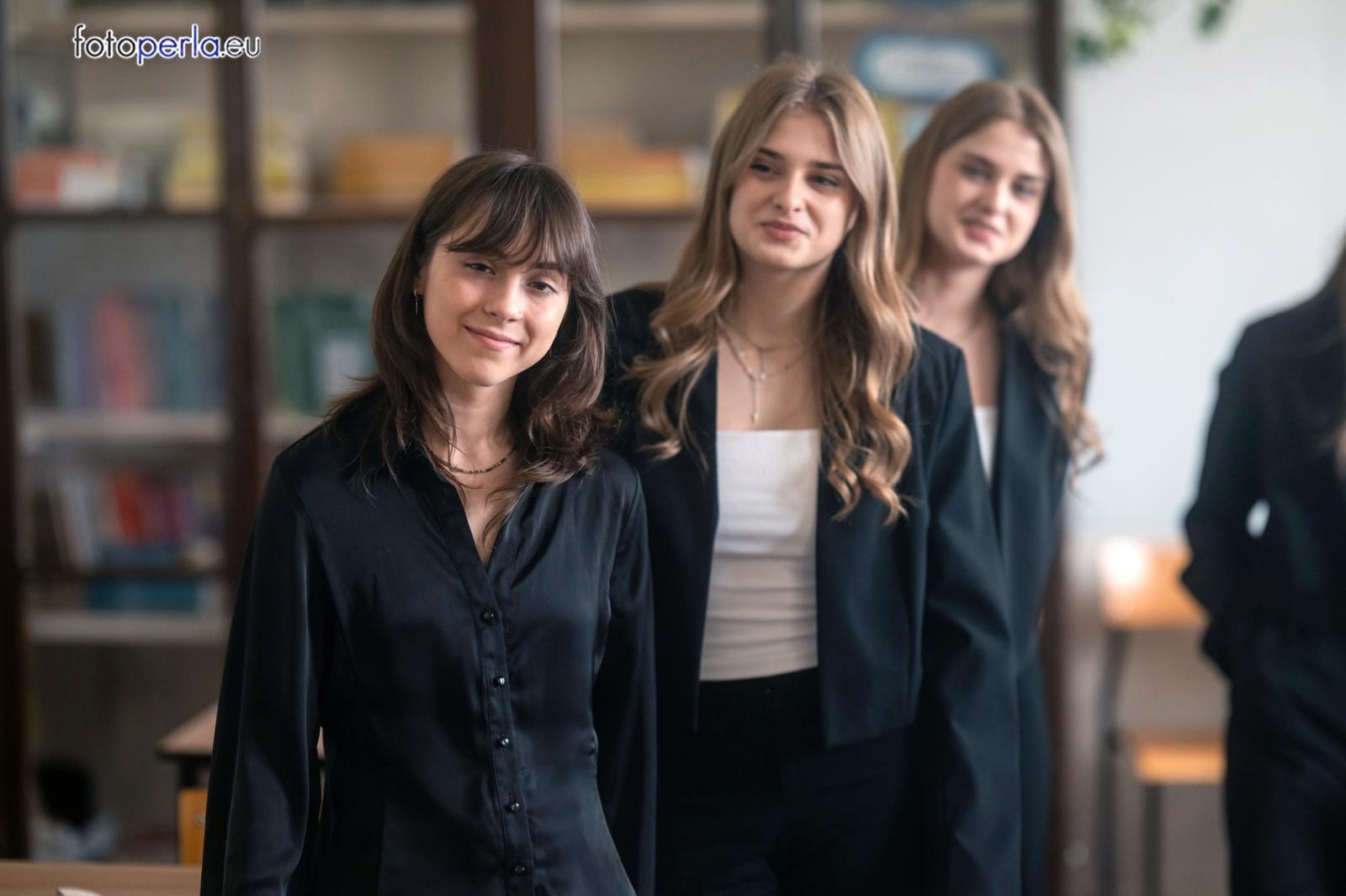 Zdjęcie w galerii na portalu naszraciborz.pl: Absolwenci I LO i Plastyka rozpoczęli matury [FOTO] wiadomości z regionu