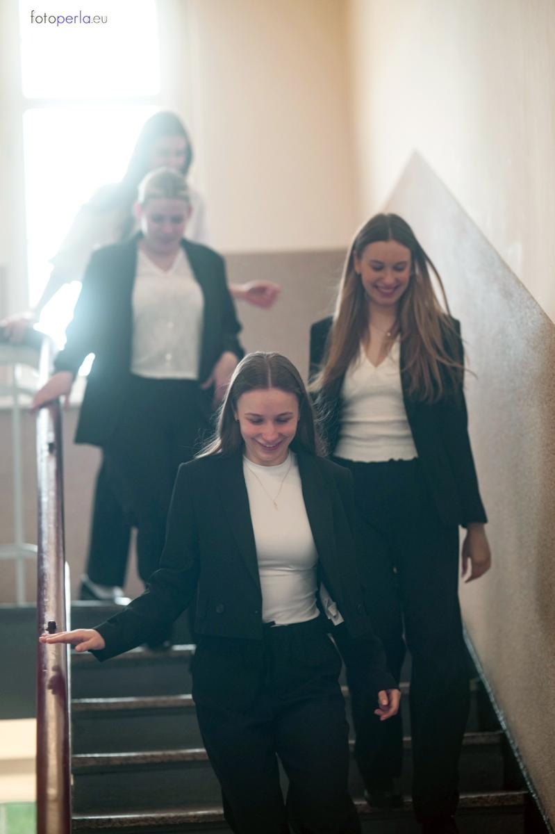 Zdjęcie w galerii na portalu naszraciborz.pl: Absolwenci I LO i Plastyka rozpoczęli matury [FOTO] wiadomości z regionu