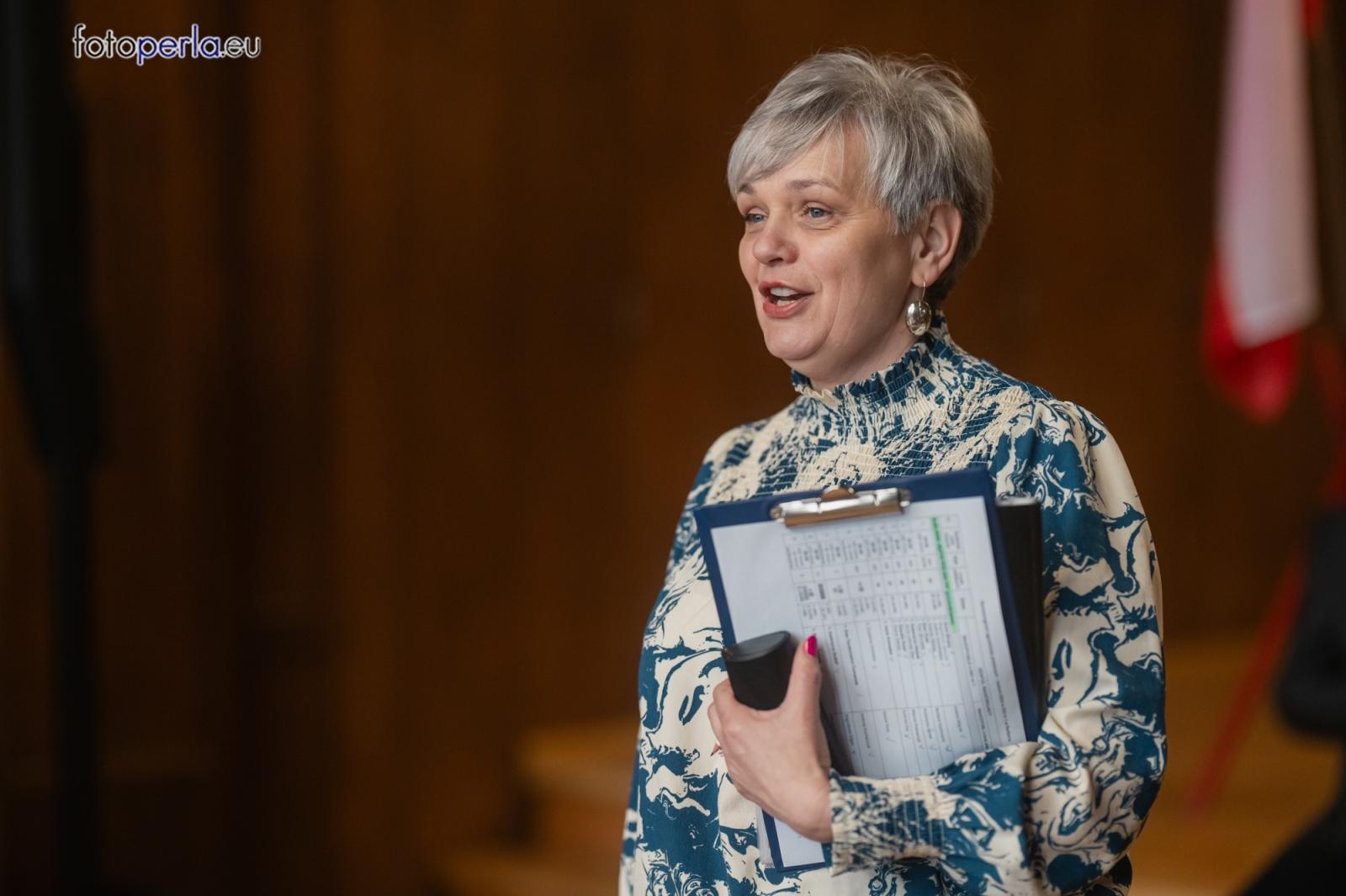 Zdjęcie w galerii na portalu naszraciborz.pl: Absolwenci I LO i Plastyka rozpoczęli matury [FOTO] wiadomości z regionu
