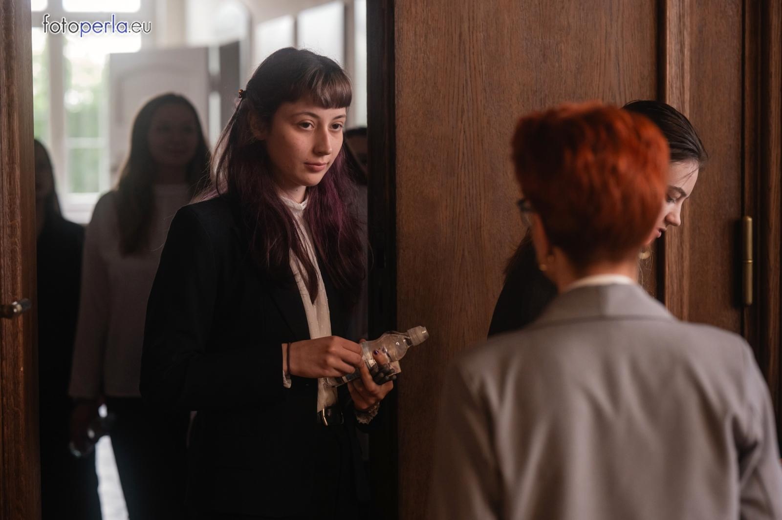 Zdjęcie w galerii na portalu naszraciborz.pl: Absolwenci I LO i Plastyka rozpoczęli matury [FOTO] wiadomości z regionu